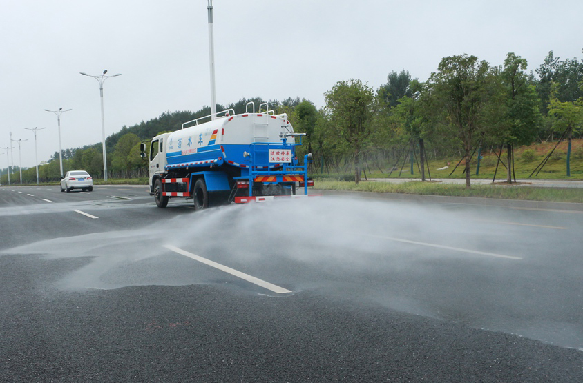 電動三輪垃圾車（電動三輪垃圾清運(yùn)車）后灑功能演示